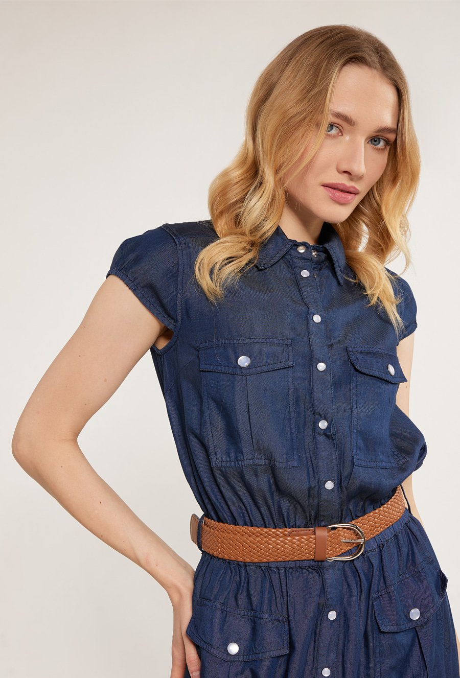 Sukienka midi z kieszonkami