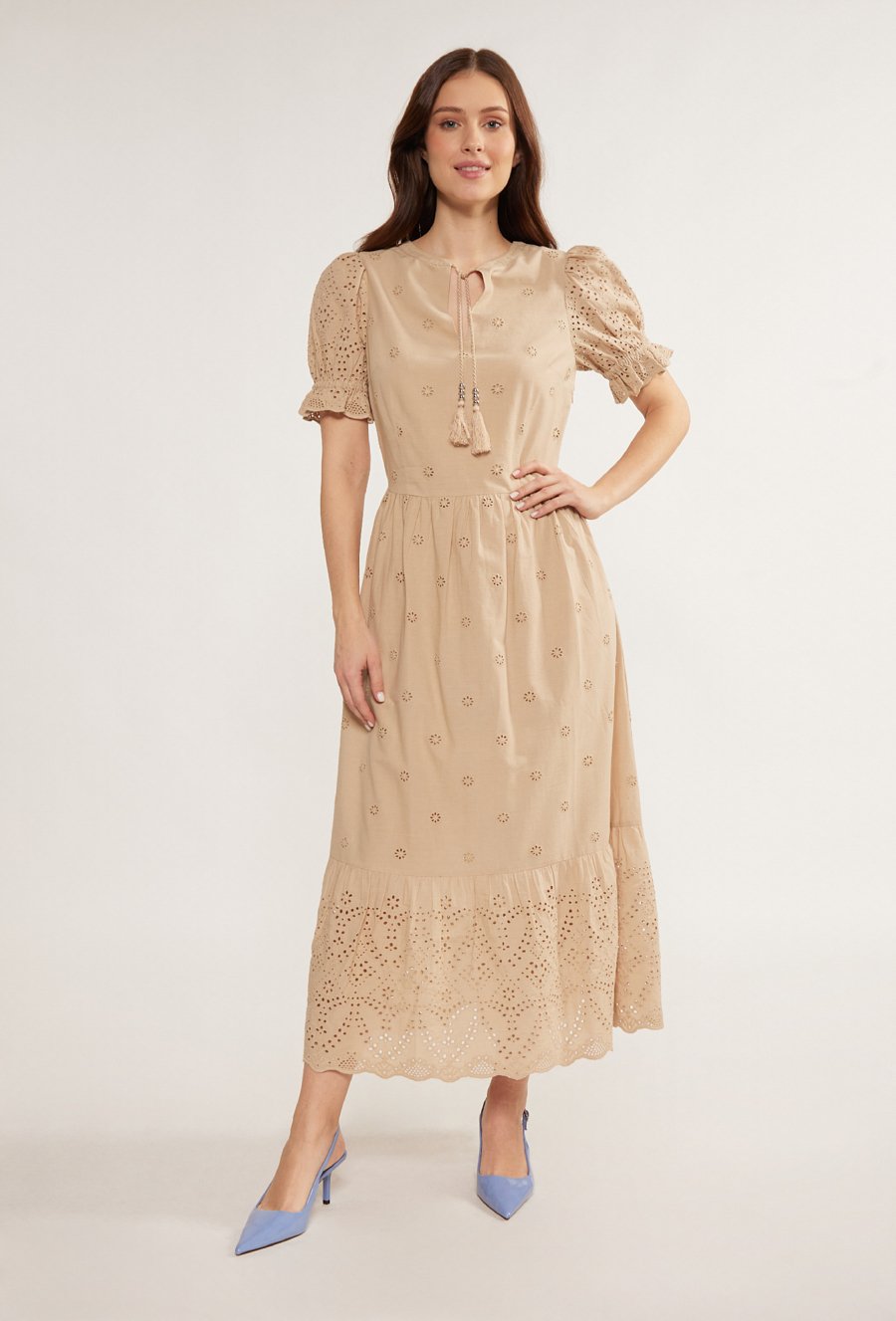 Ażurowa sukienka midi