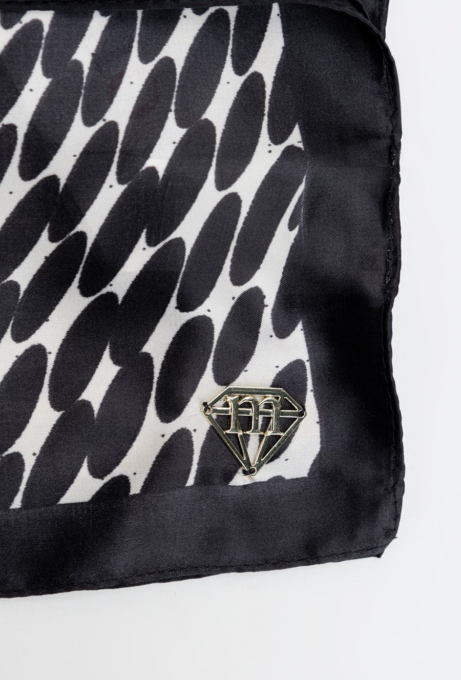 Apaszka z delikatnym wzorem