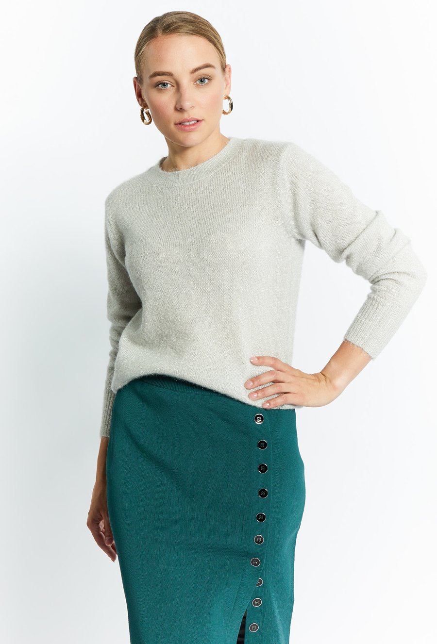 Sweter z połyskującą nicią