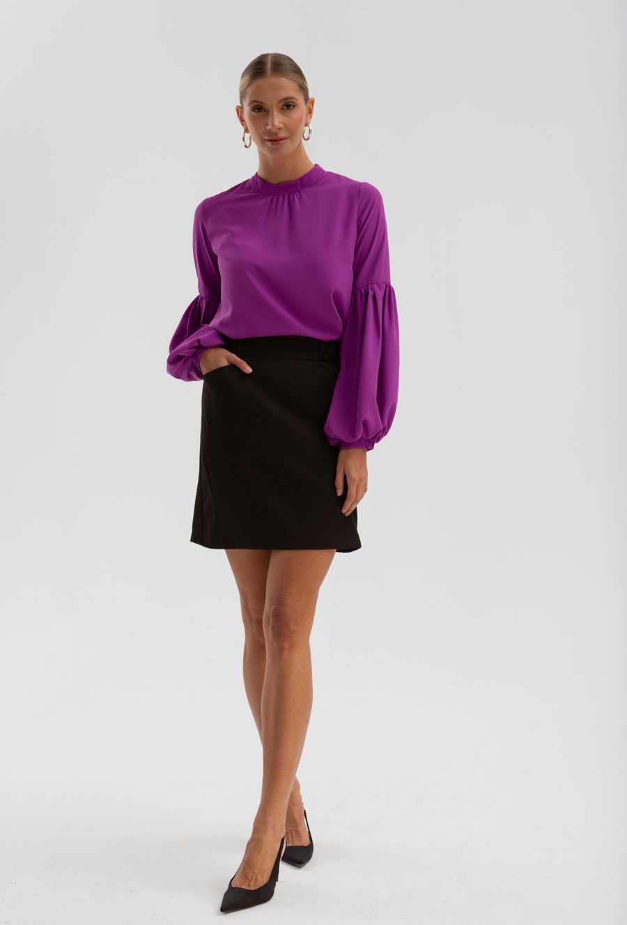 Czarna mini sp&oacute;dnica