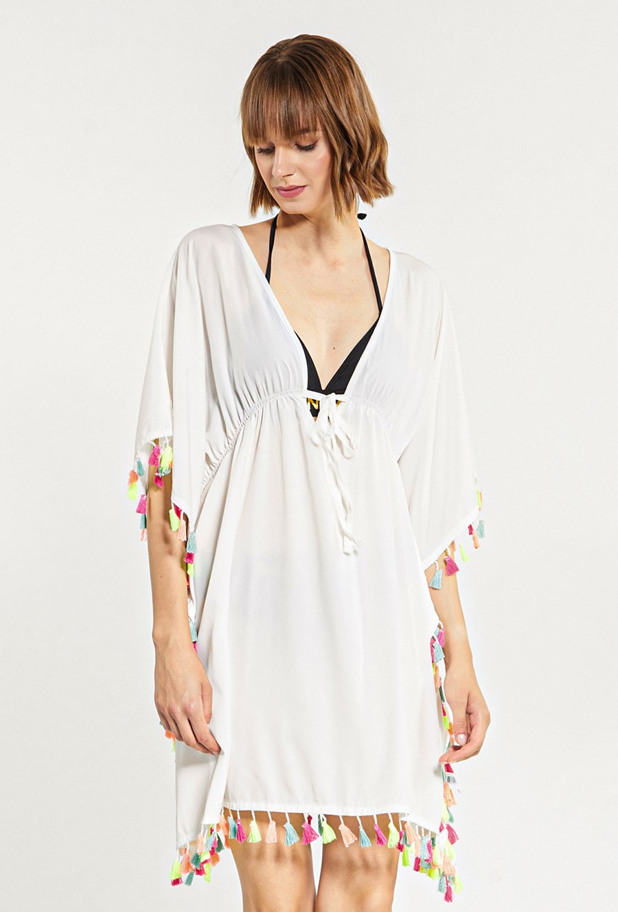 Pareo damskie z ozdobnymi frędzlami