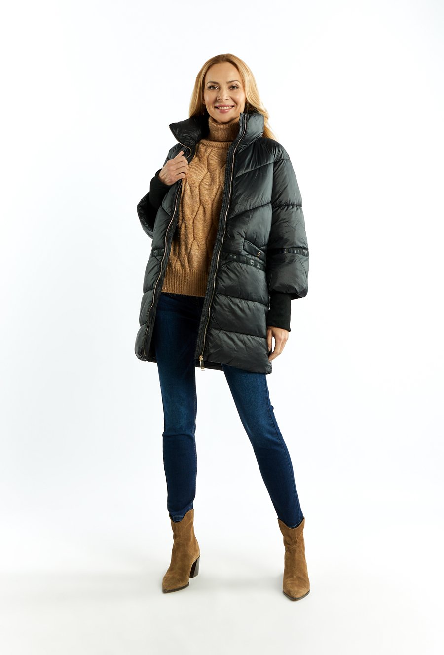 Pikowany płaszcz z tasiemką