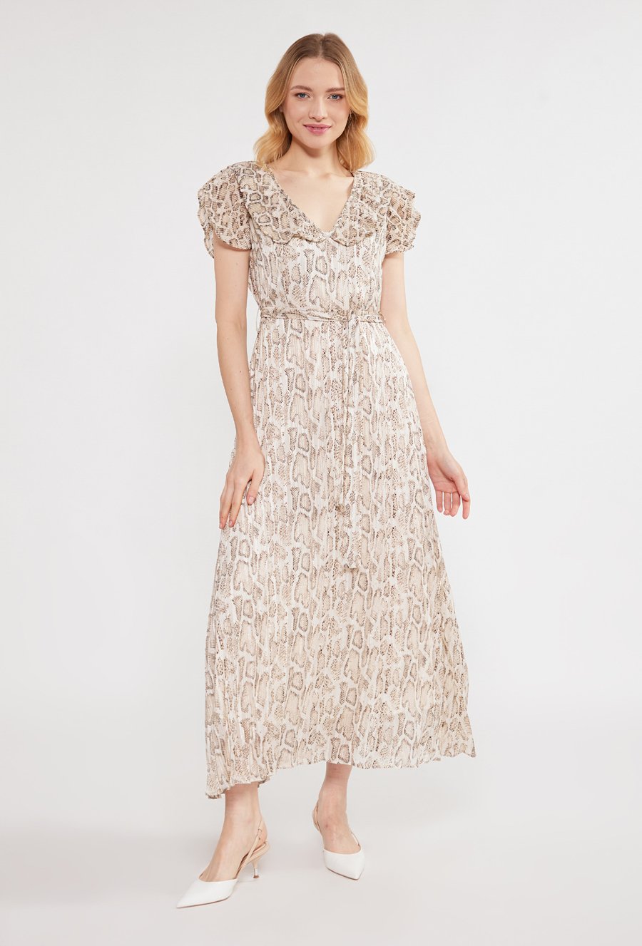 Wzorzysta sukienka w eleganckim stylu