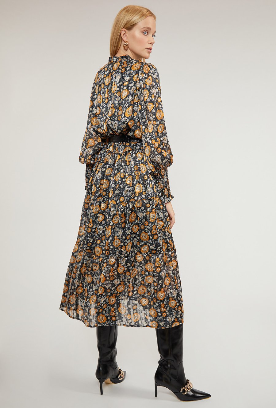 Zwiewna sukienka w stylu boho