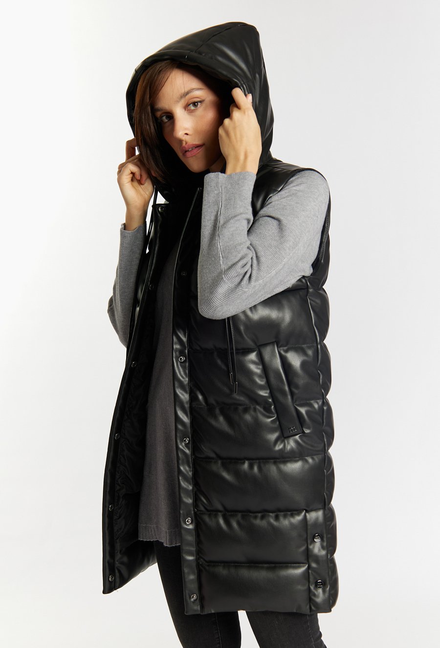 Kamizelka z nieodpinanym kapturem