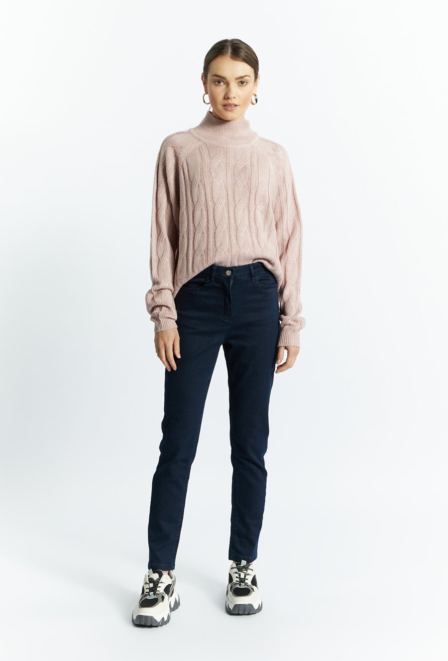 Jeansy damskie z kieszeniami