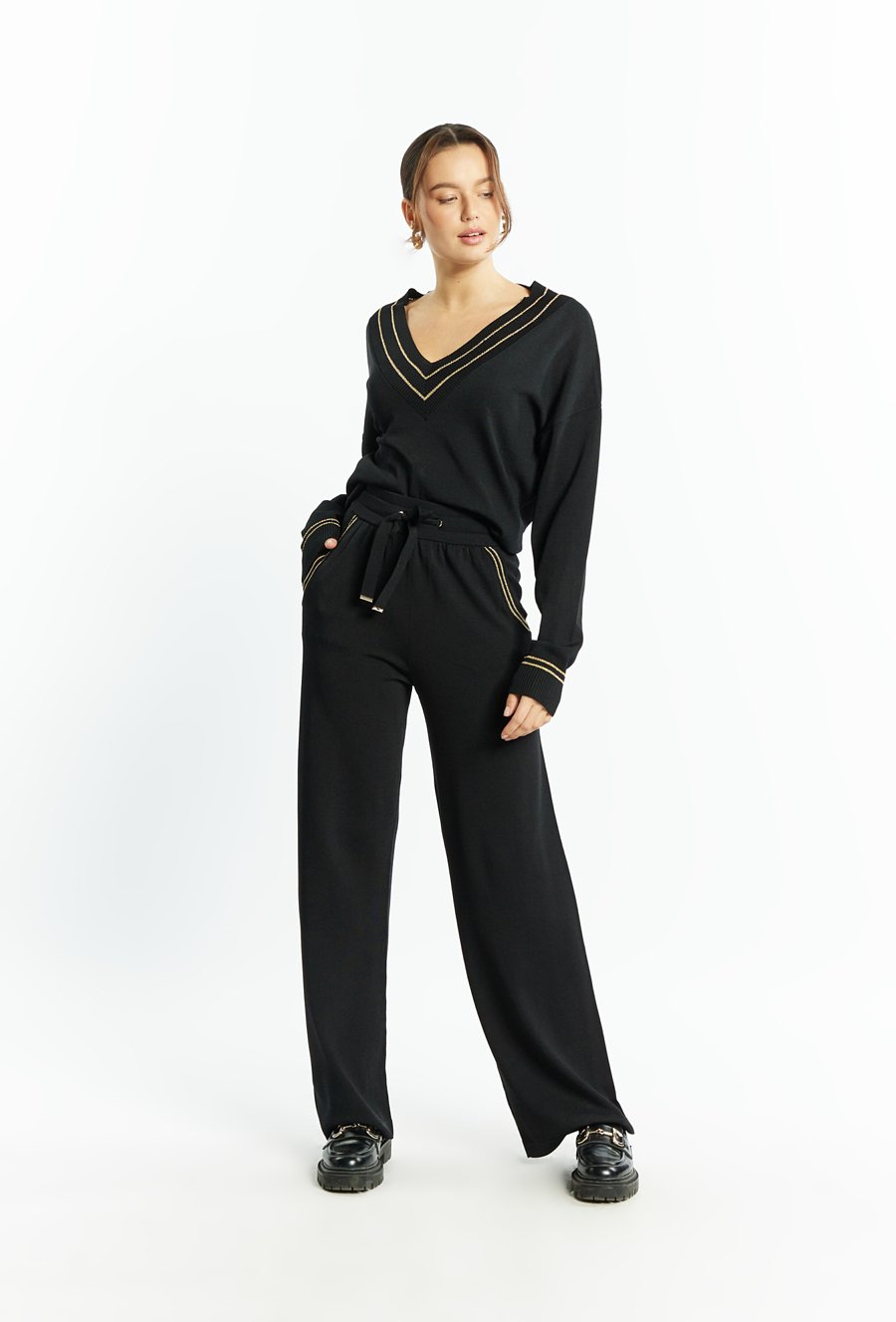 Spodnie damskie z szerokimi nogawkami