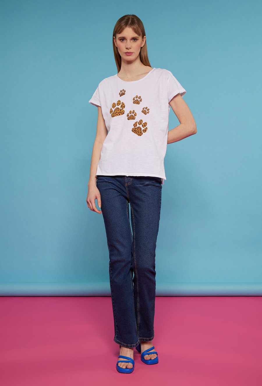 Biały t-shirt z motywem zwierzęcym