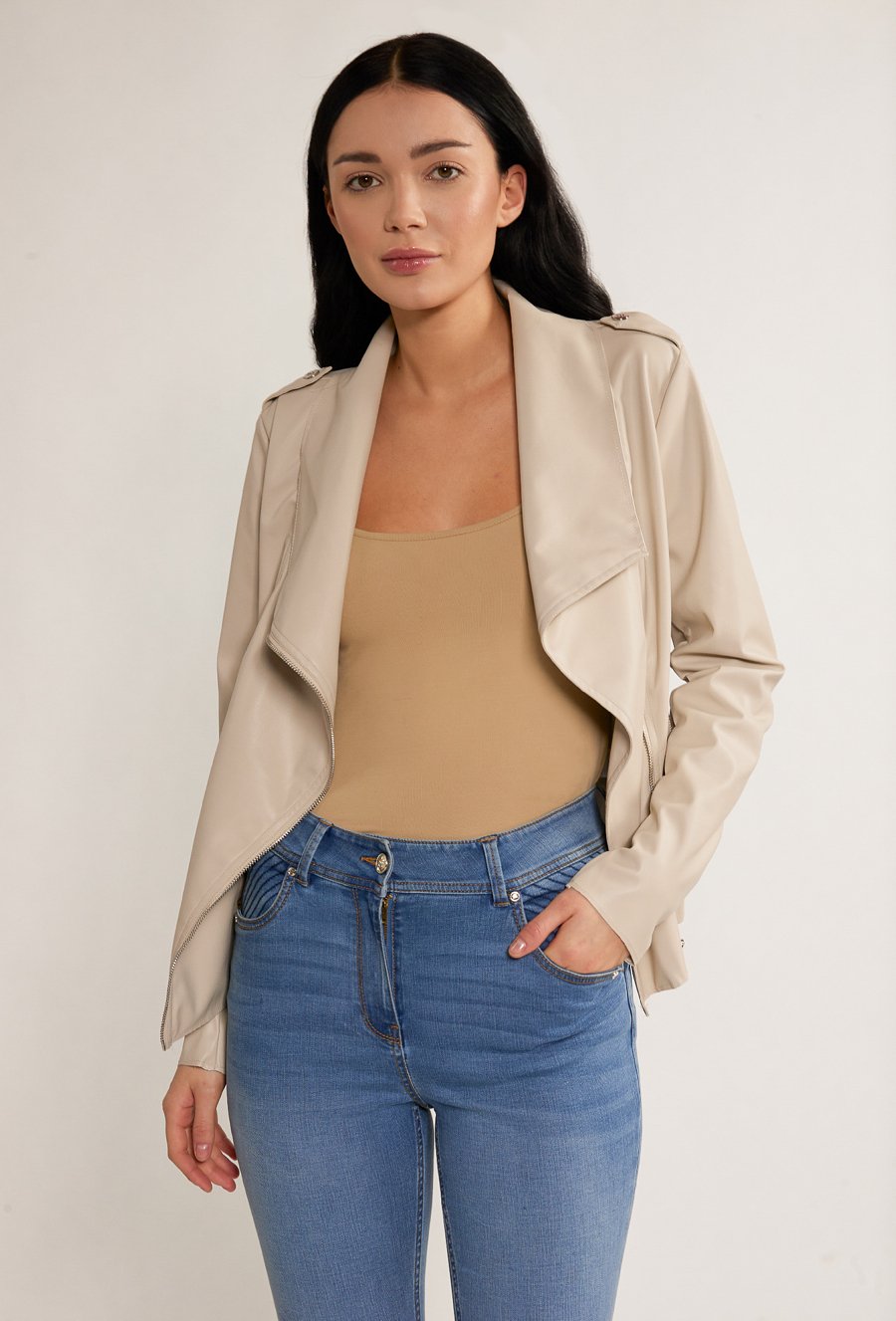 Ramoneska z imitacji sk&oacute;ry