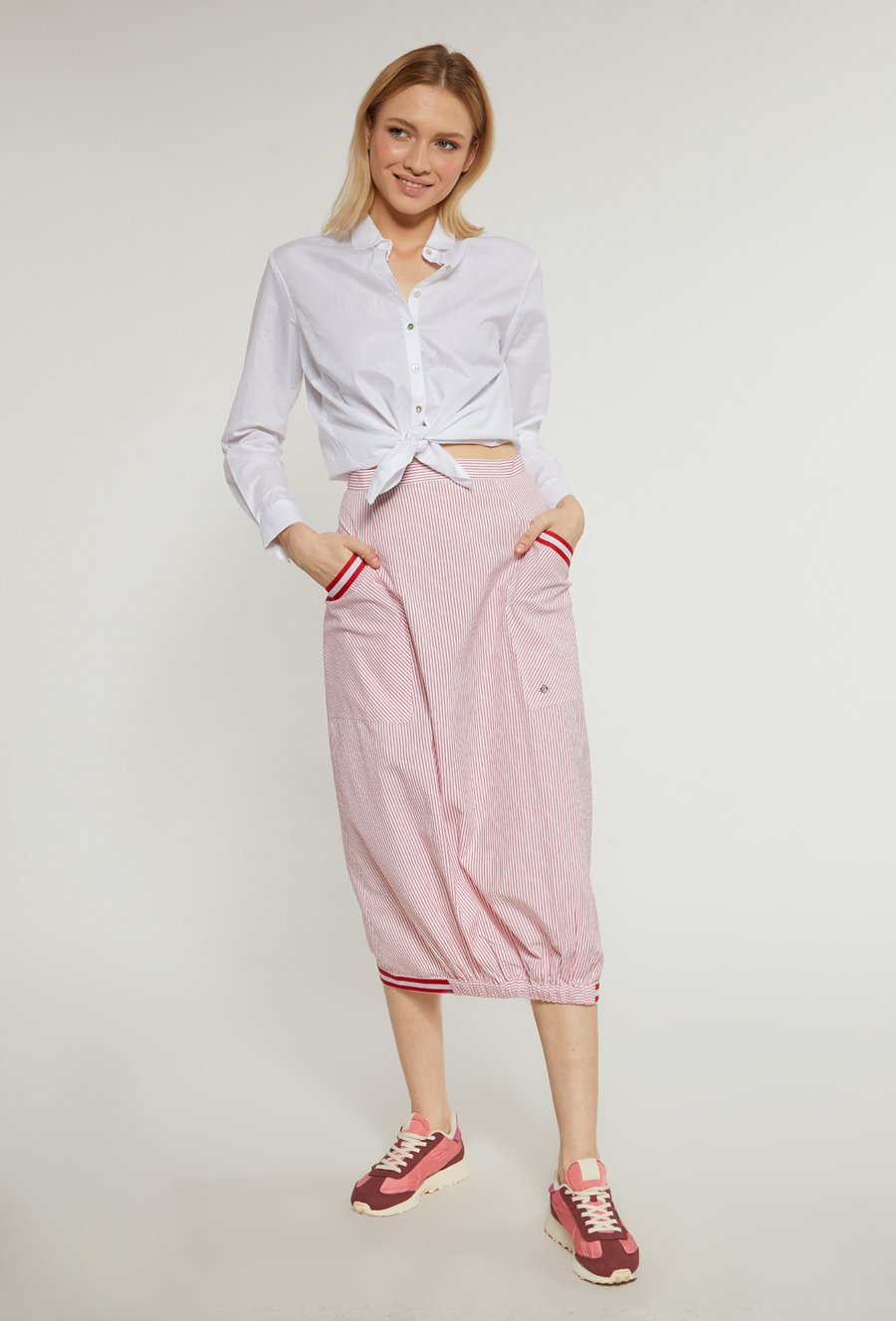 Sp&oacute;dnica midi w paski