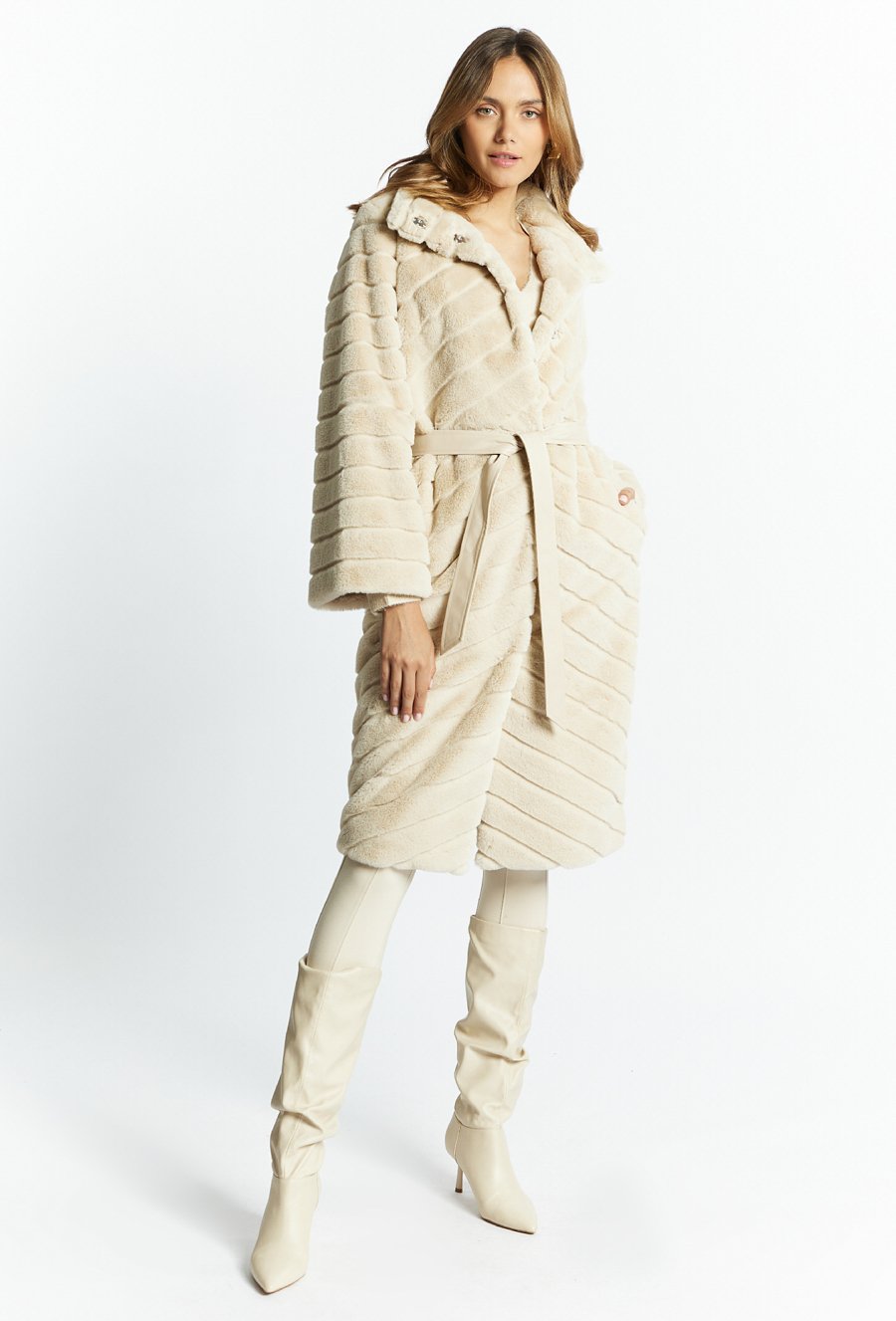 Płaszcz z wiązaniem