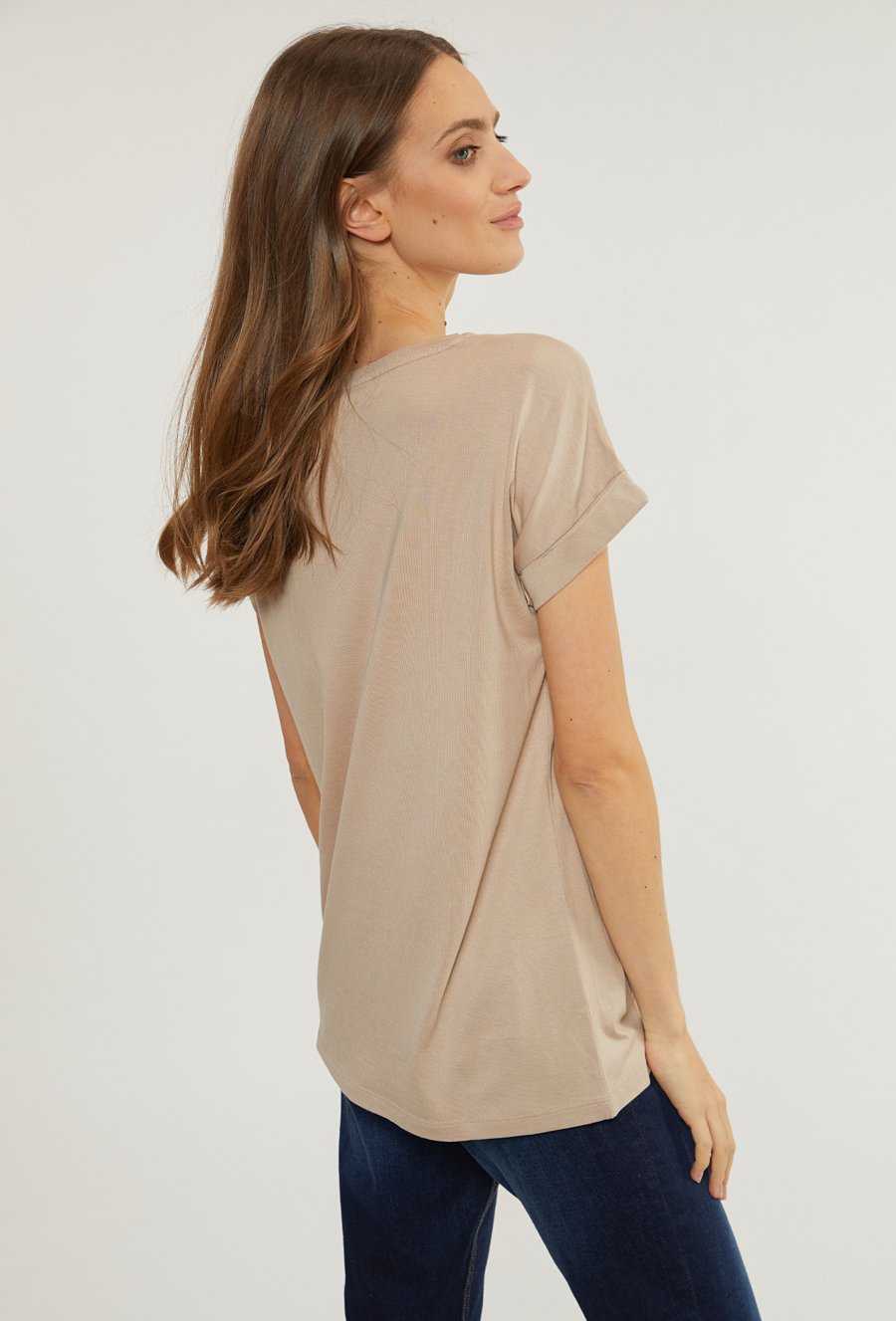 T-shirt damski z cekinowym panelem