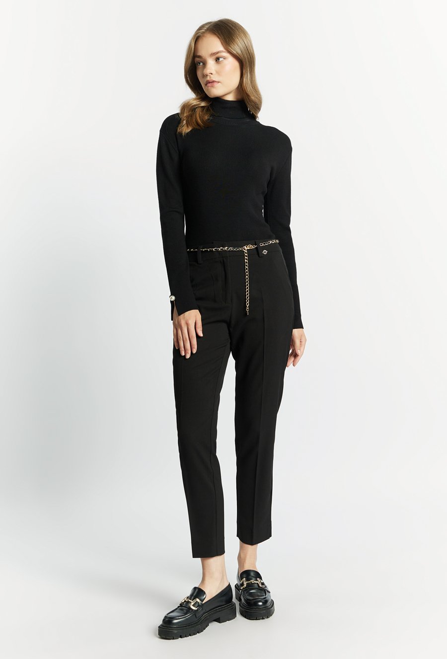 Spodnie damskie z łańcuszkowym paskiem