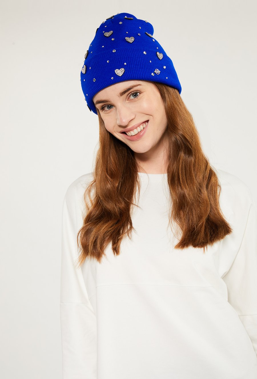 Czapka z dżetową aplikacją