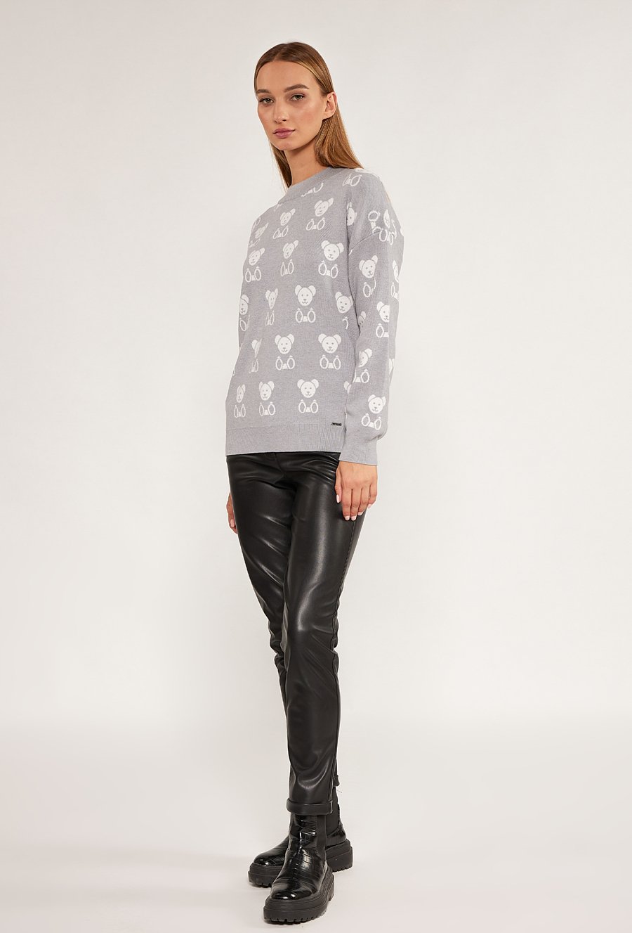 Wzorzysty sweter damski