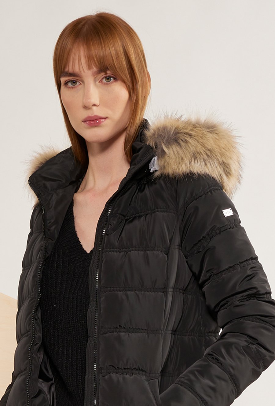 Pikowana kurtka z wysoką st&oacute;jką