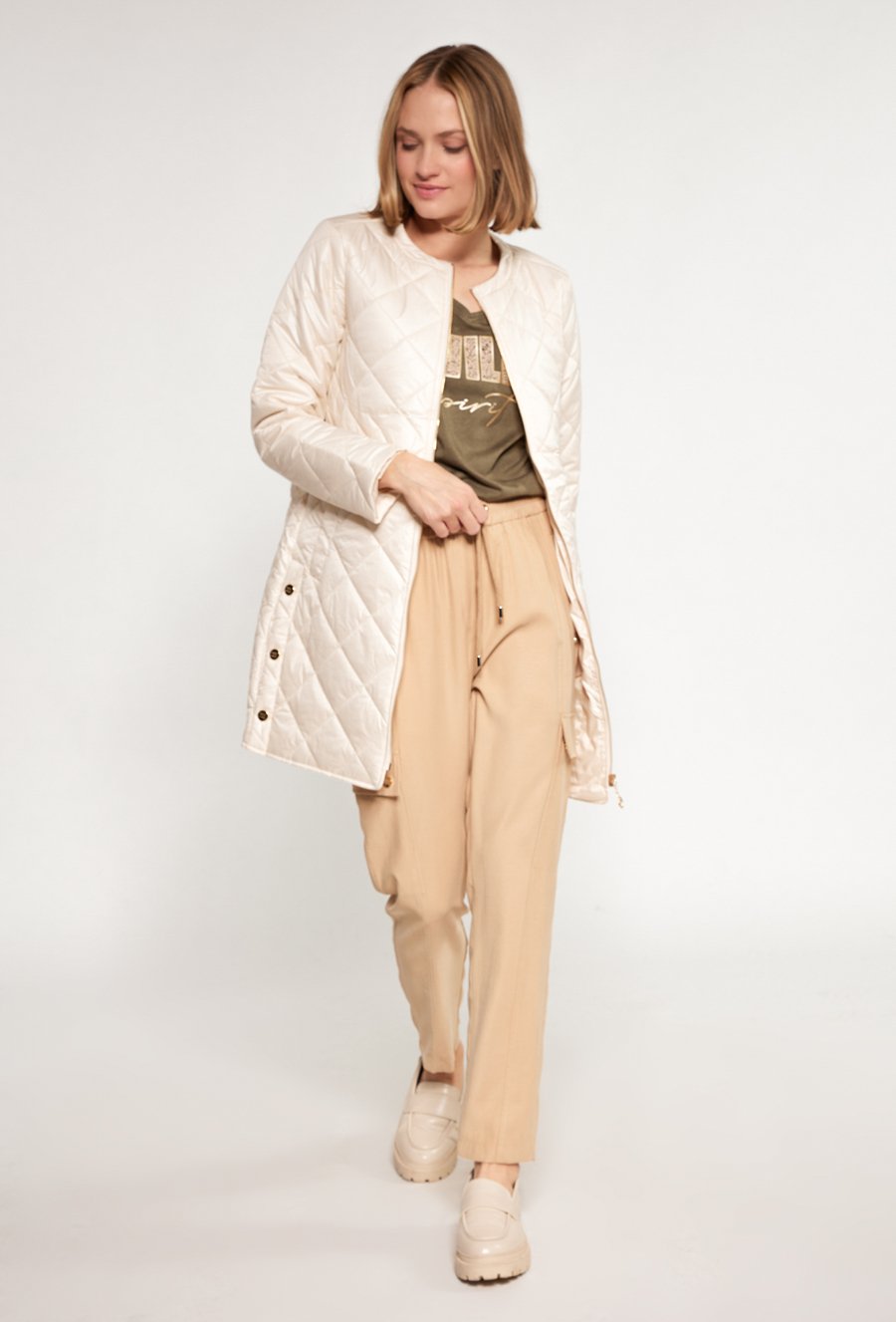 Pikowany płaszcz ze st&oacute;jką