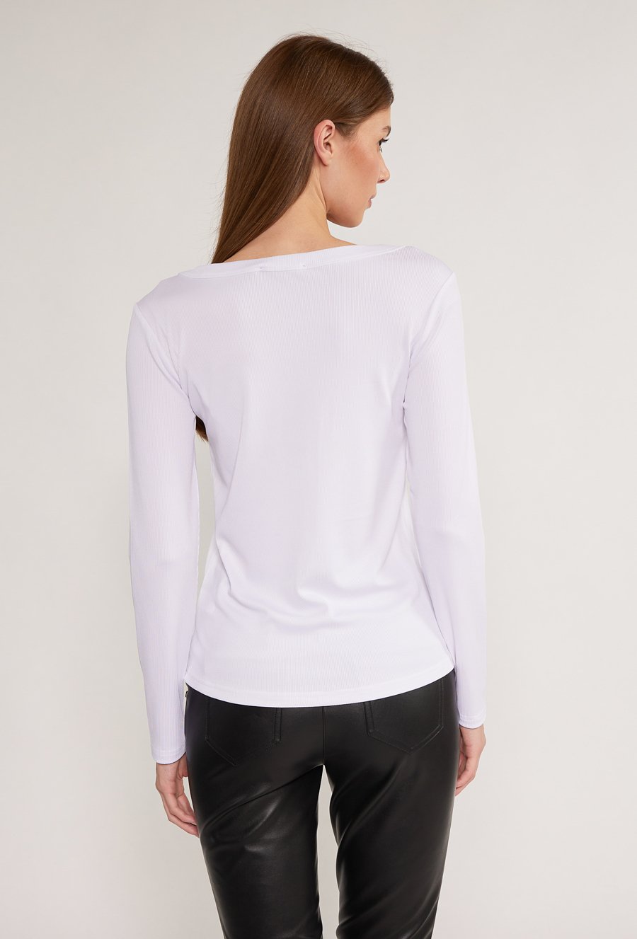 Prążkowana bluzka z długimi rękawami