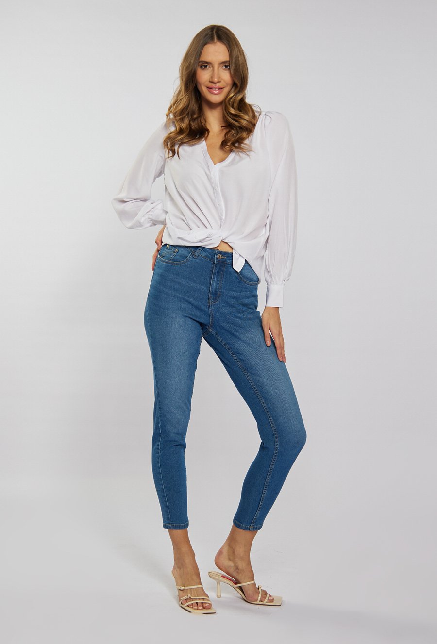 Jeansy z wysokim stanem