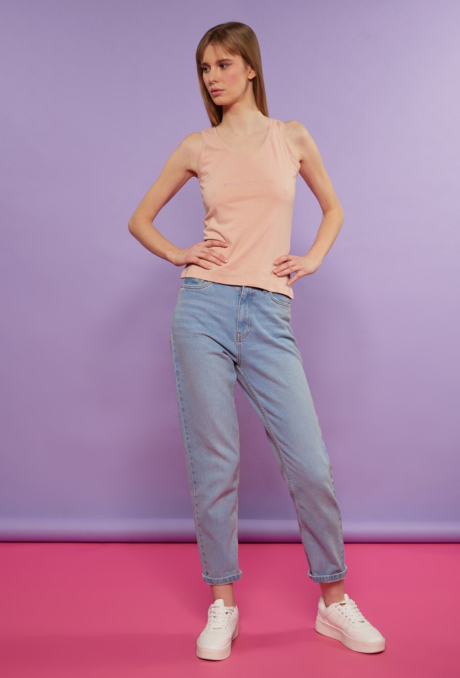 Top z dżetowym logo marki