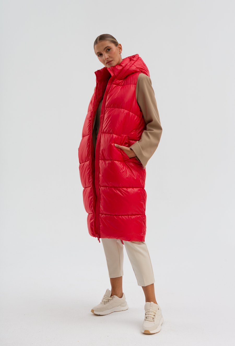 Długa kamizelka w koralowym kolorze