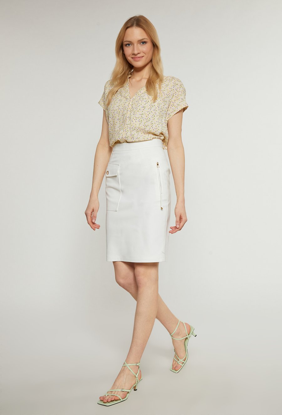 Sp&oacute;dnica damska z kieszenią