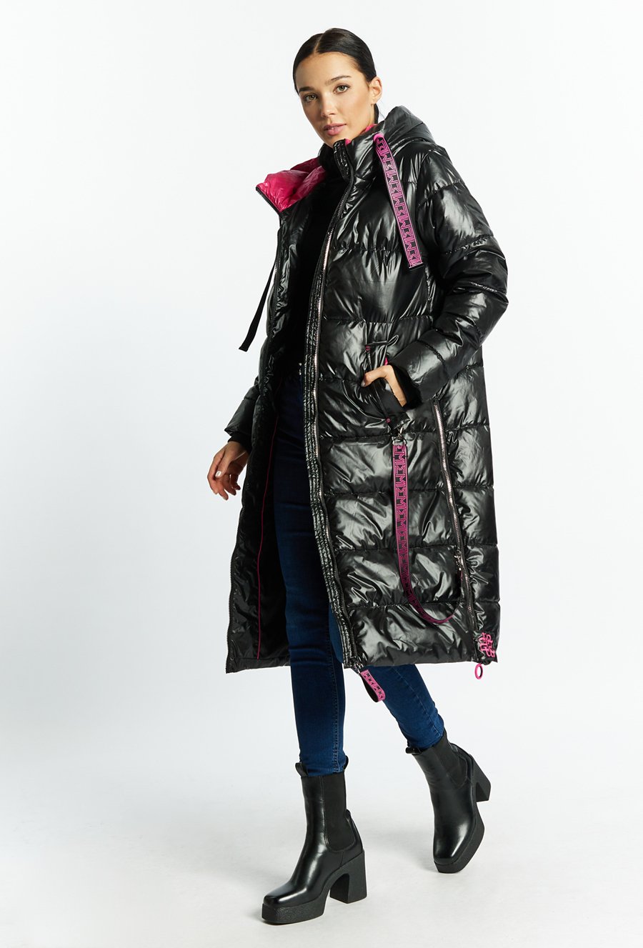 Pikowany płaszcz damski z kapturem