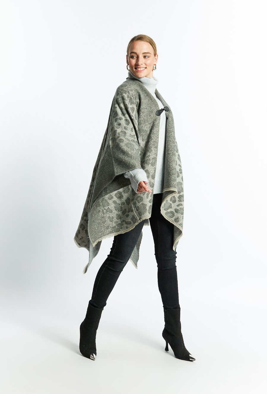 Szal damski typu ponczo