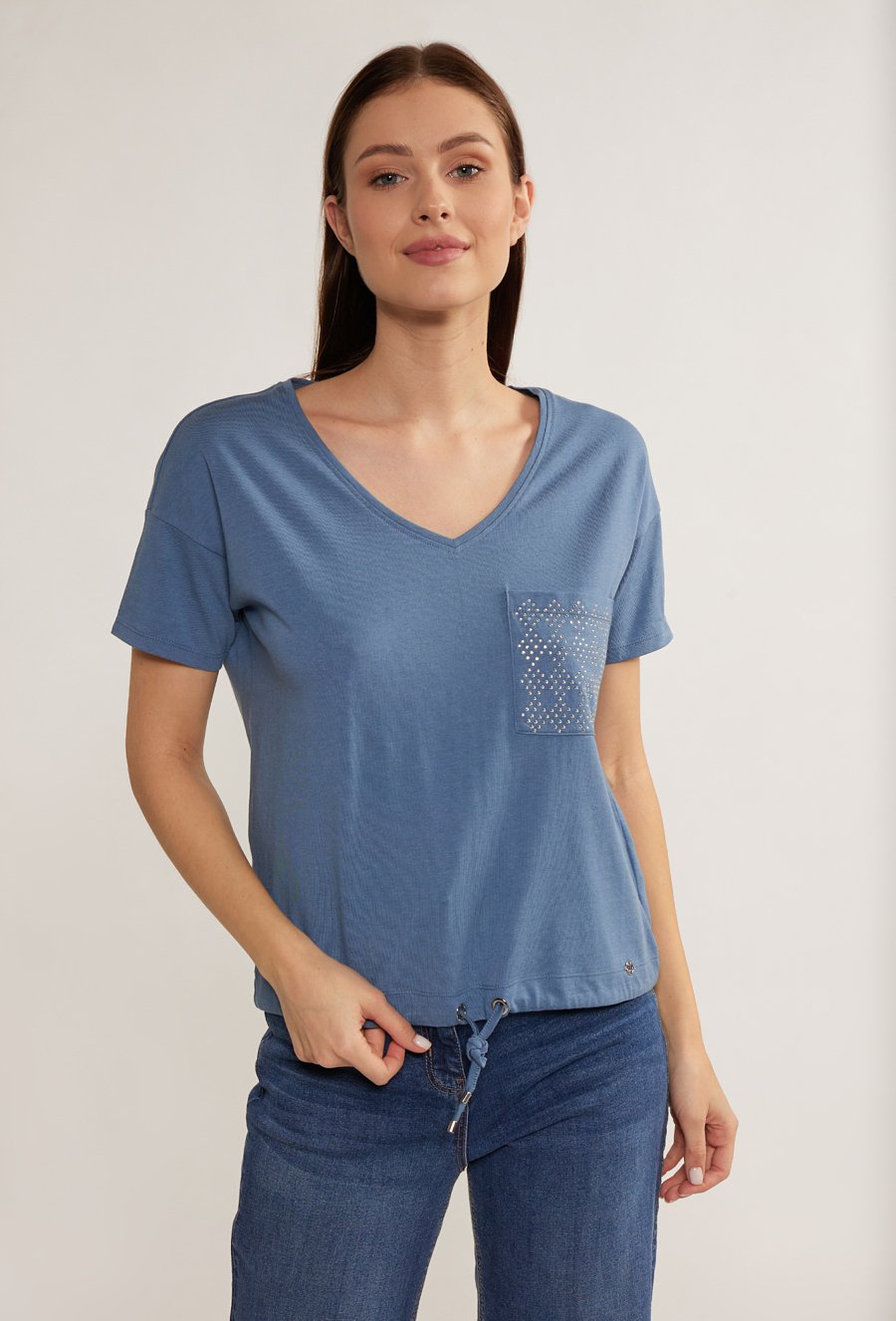 T-shirt z dżetową aplikacją