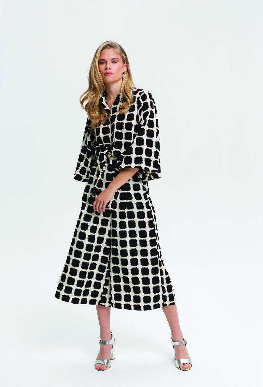 Spodnie culotte w geometryczny wz&oacute;r