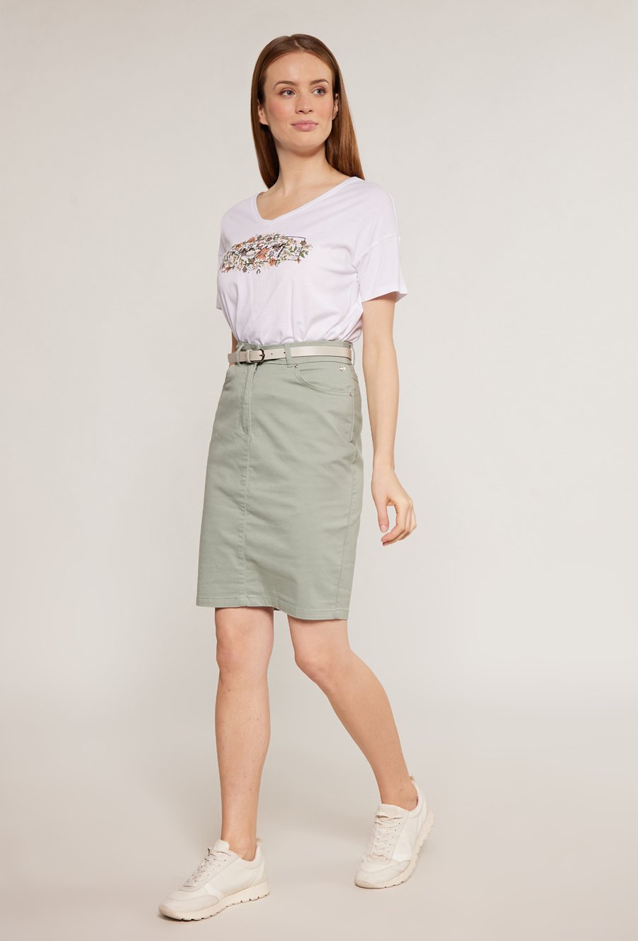 Sp&oacute;dnica damska z paskiem