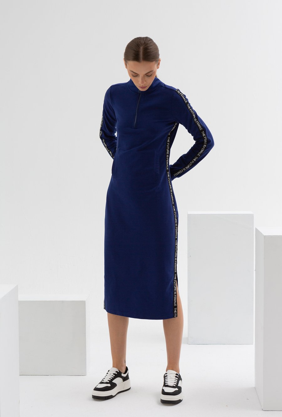 Sportowa sukienka z zamkiem