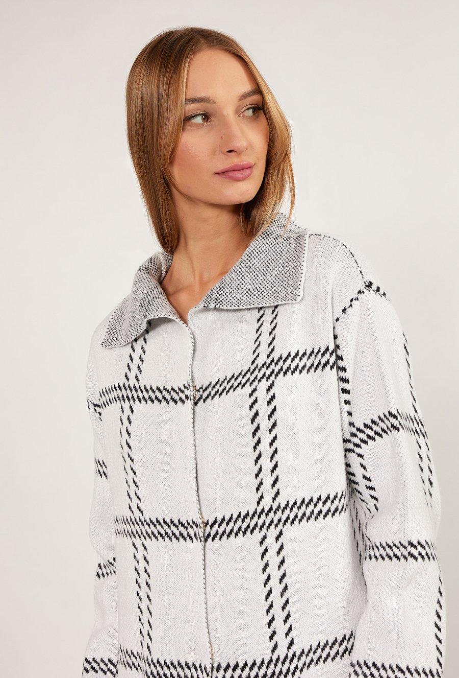 Swetrowy płaszcz z wzorem