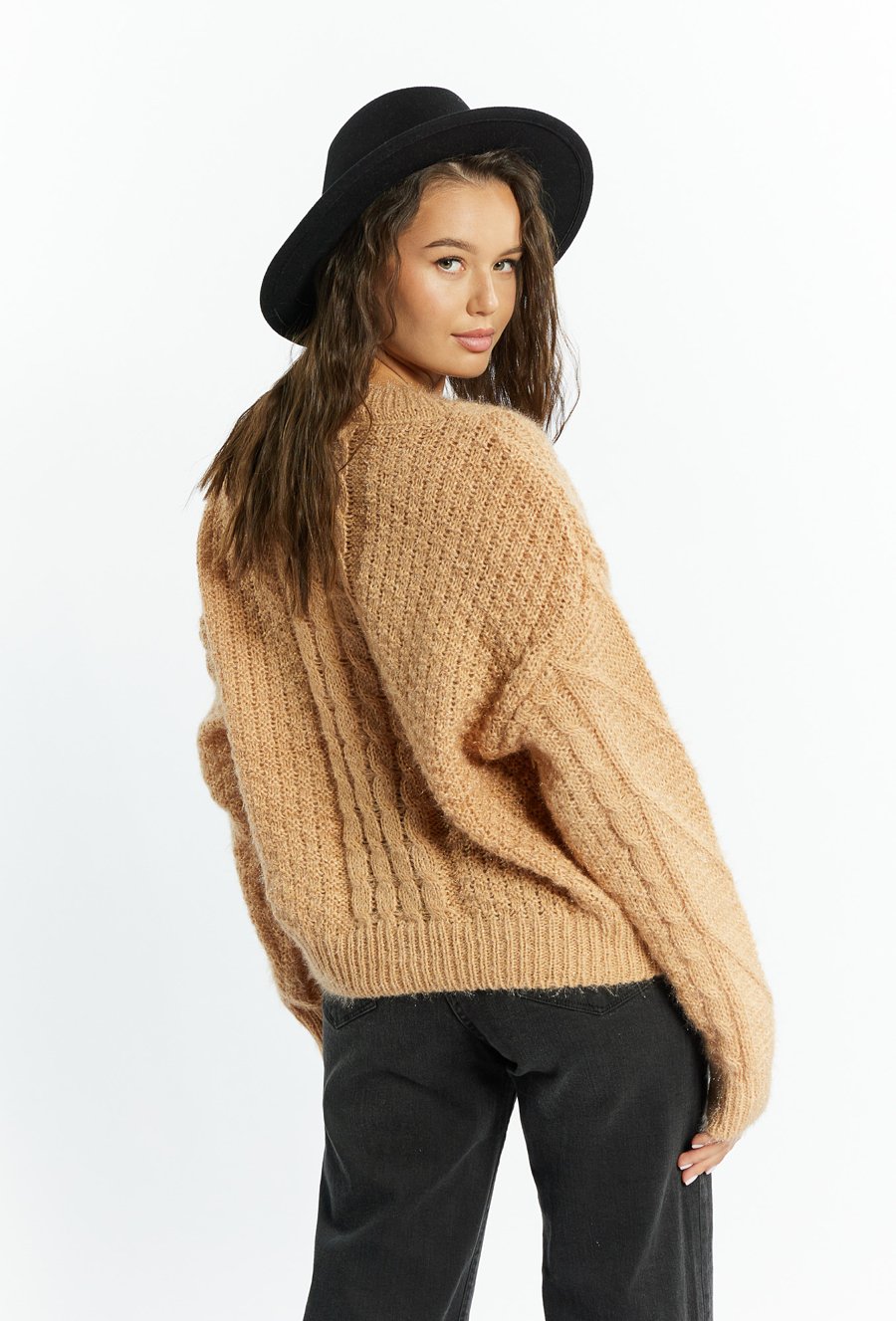 Sweter damski ze splotem