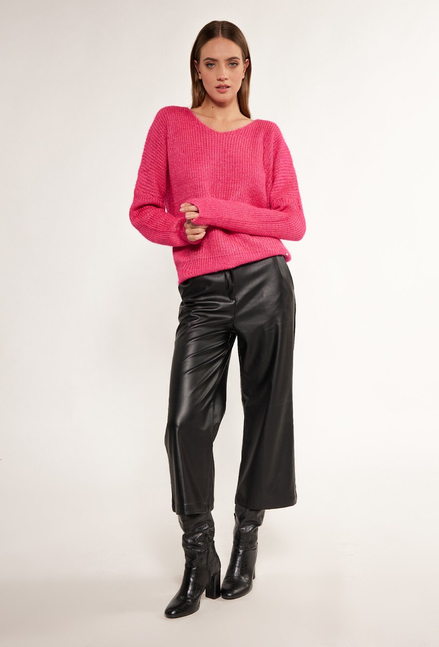 Prążkowany sweter z bufiastymi rękawami