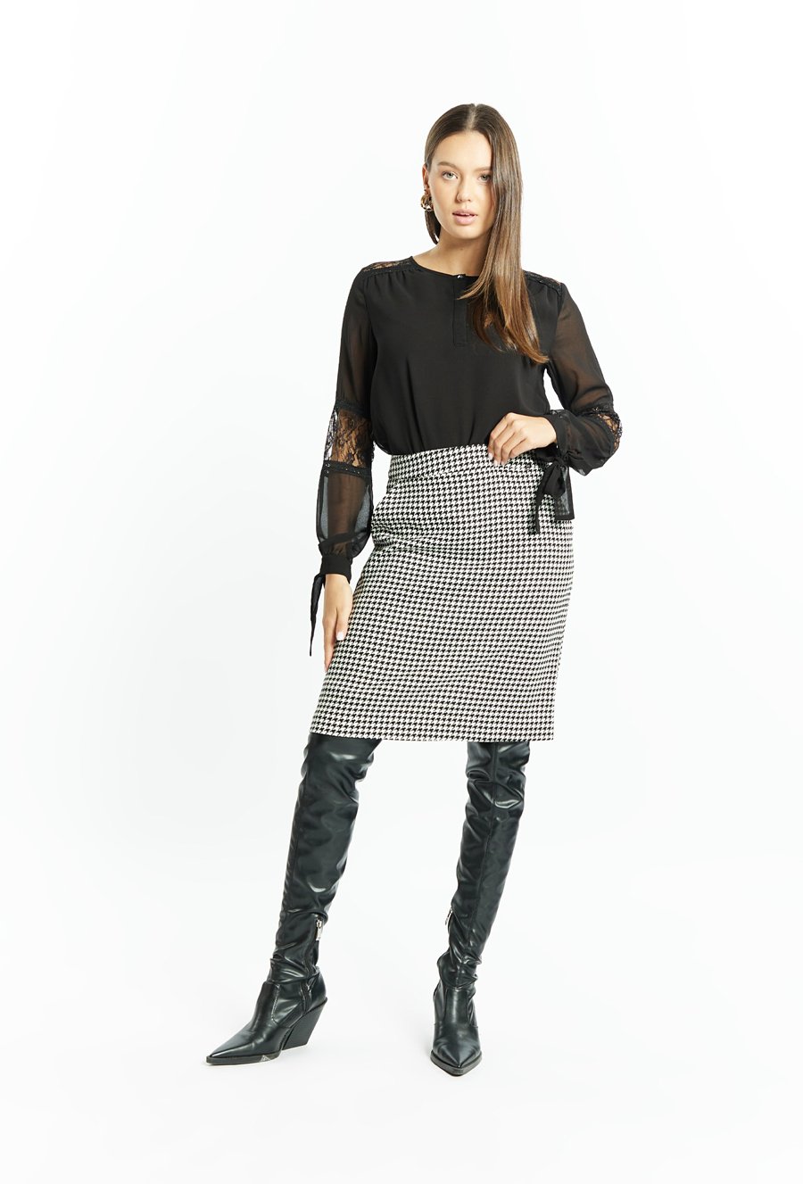 Sp&oacute;dnica damska z wzorem