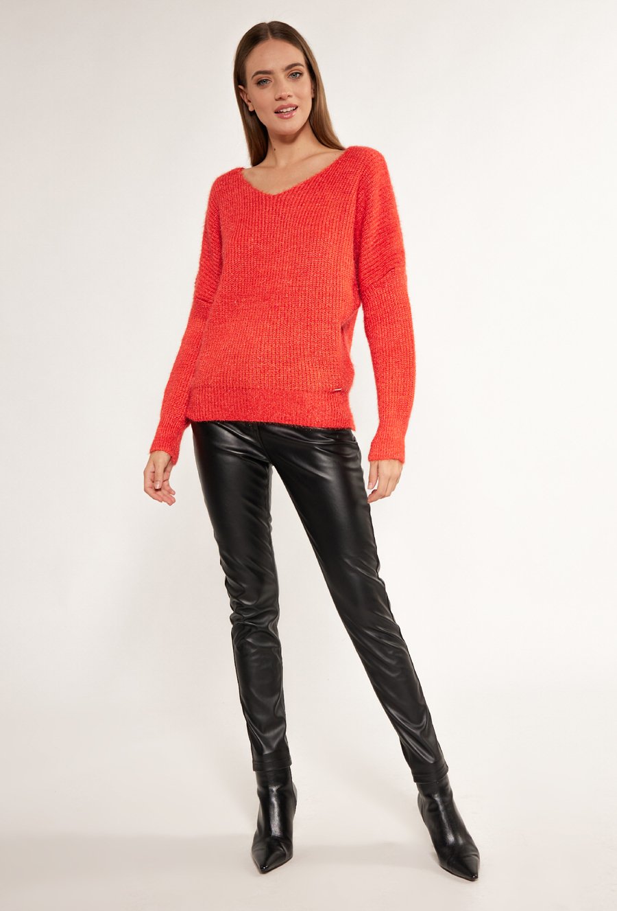 Prążkowany sweter z bufiastymi rękawami