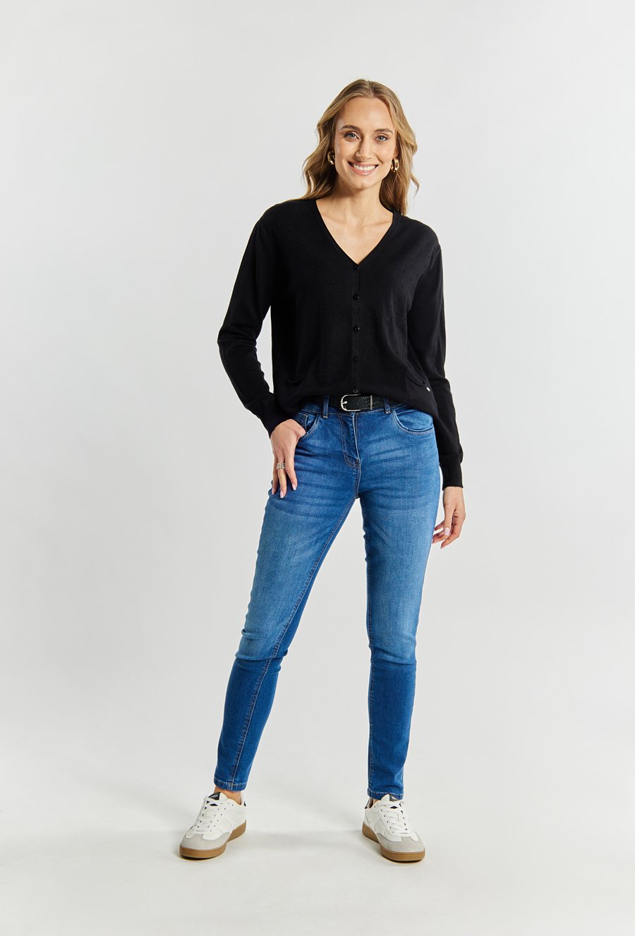 Kr&oacute;tki kardigan z domieszką wiskozy