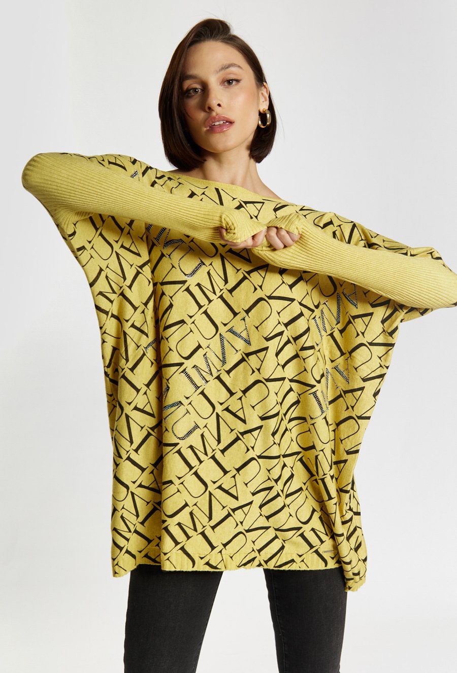 Sweter o swobodnym kroju z wzorem