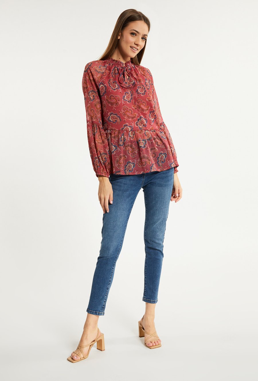 Letnia wzorzysta bluzka damska z falbaną u dołu