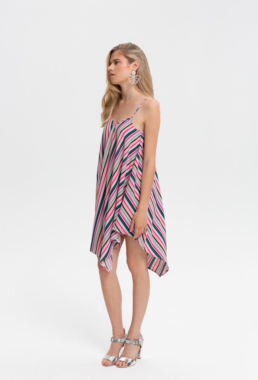 Asymetryczna sukienka w paski