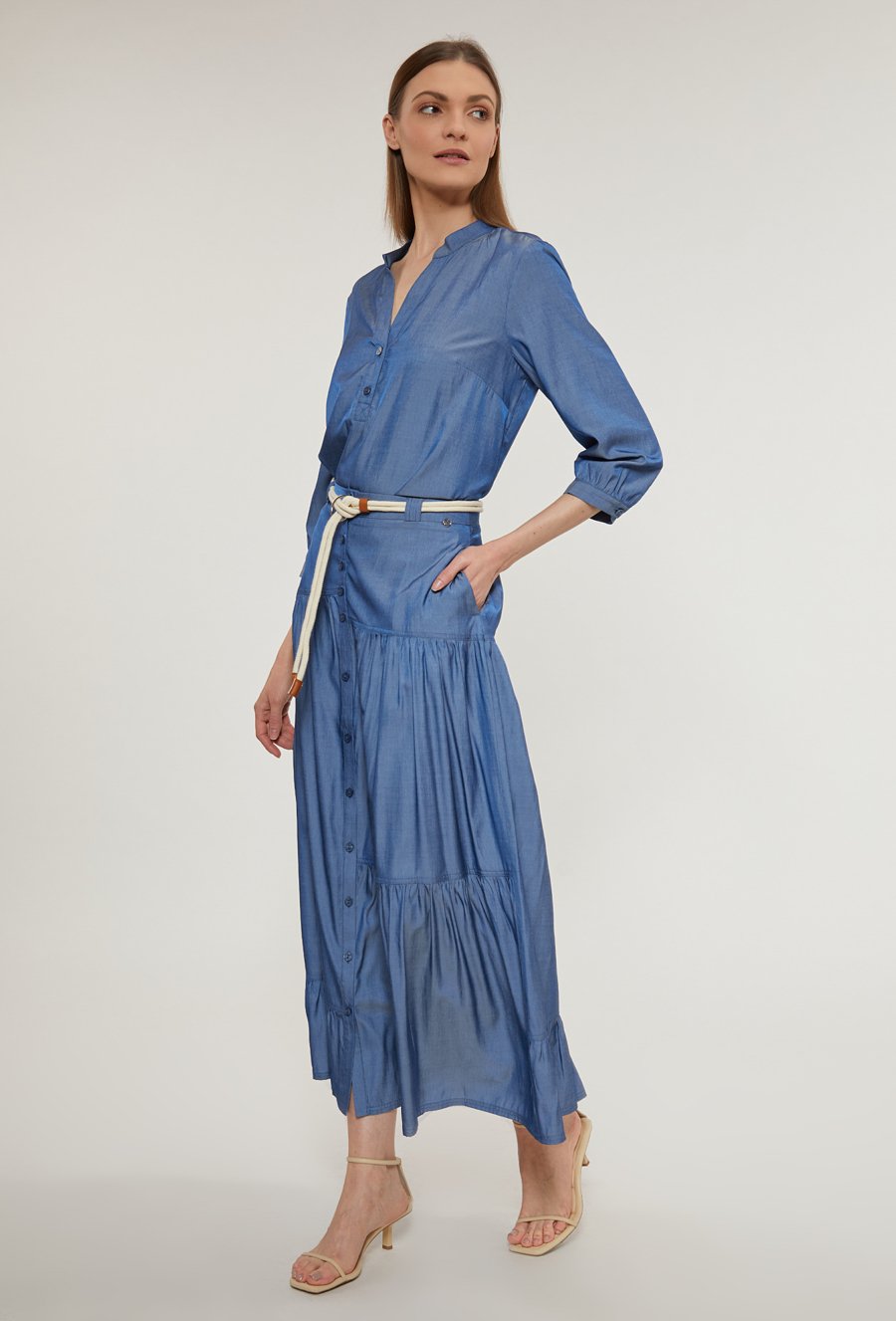 Rozkloszowana sp&oacute;dnica z paskiem