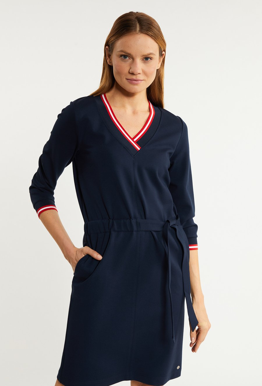 Sukienka damska z wszytym paskiem