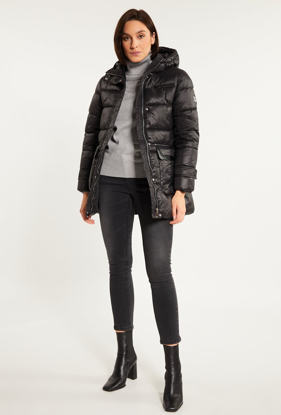 Pikowana kurtka z kapturem