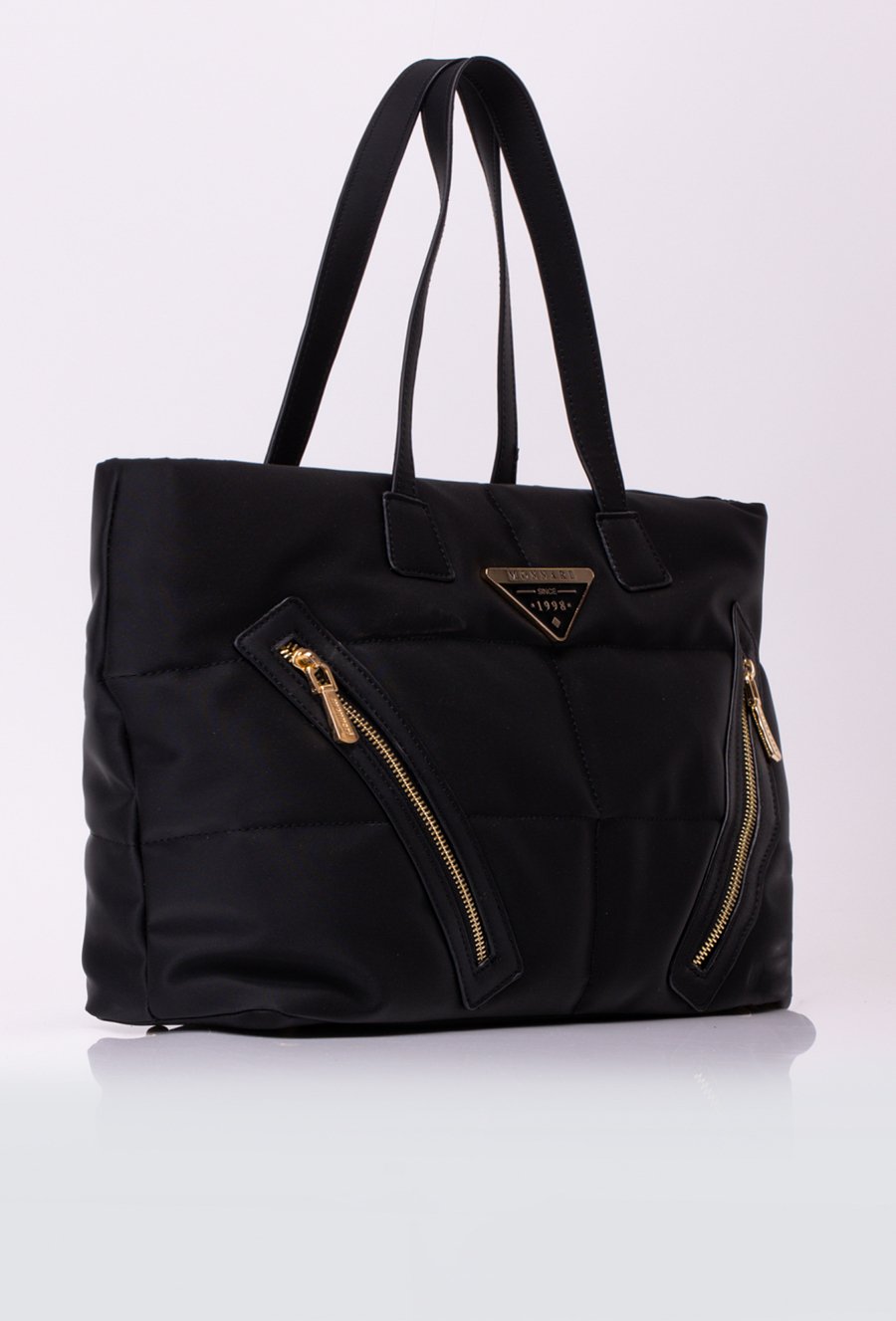 Duża torba z aplikacją na przodzie