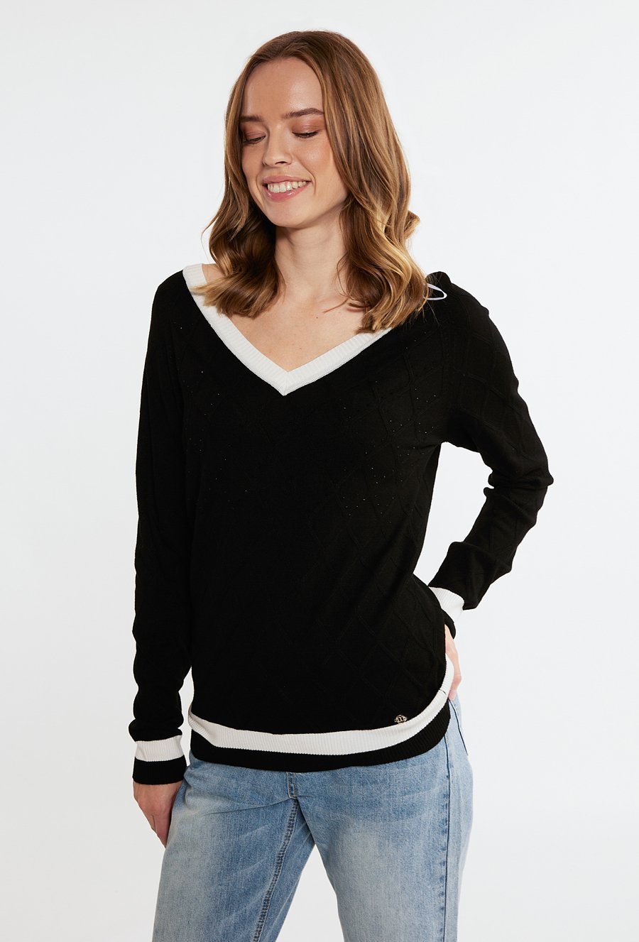 Sweter z ozdobnymi dżetami