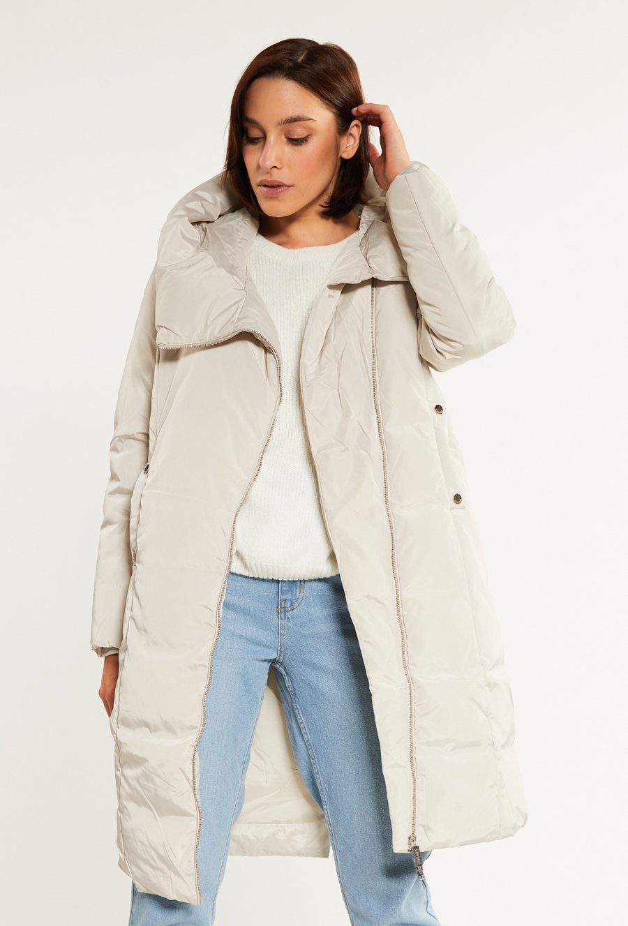 Płaszcz z obszernym kołnierzem