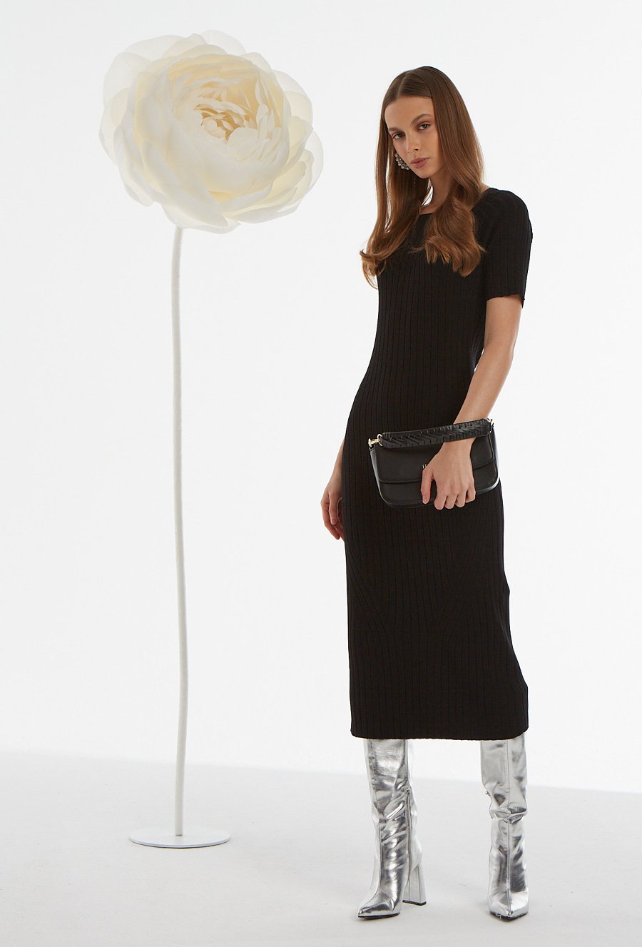 Czarna dzianinowa sukienka z wiskozy