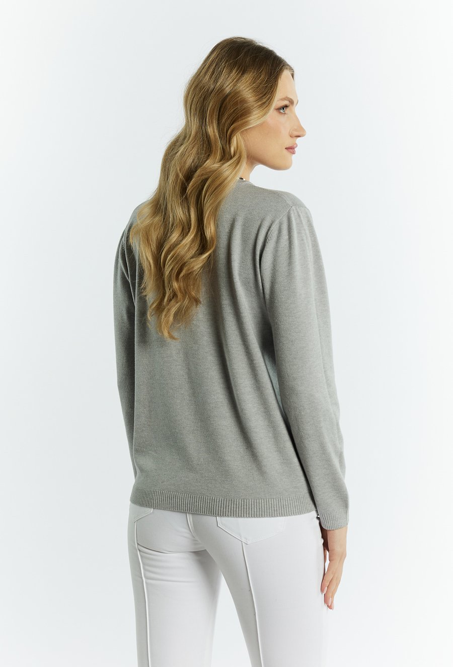 Sweter damski z delikatnym zdobieniem